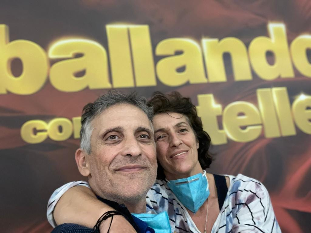 Dott. Giulio Fermanelli con i ballerini del programma Ballando con le Stelle - Rai