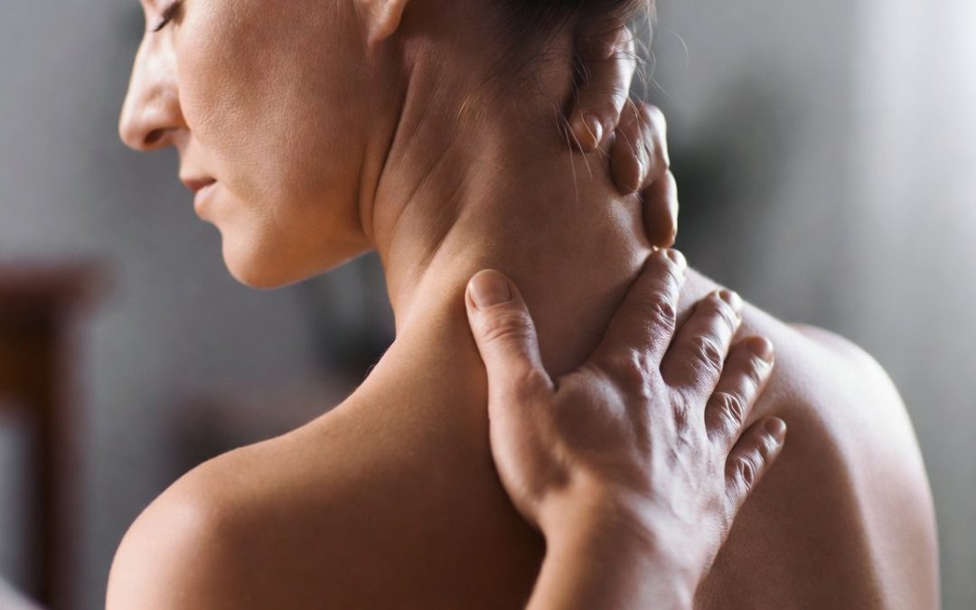 Cervicale e Postura: Come l’Osteopatia Libera il Collo Lavorando sull’Appoggio